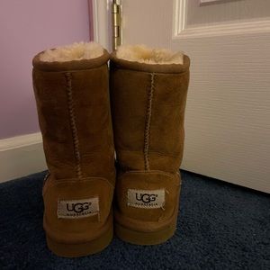 UGG Classic Boots Youth Size 2